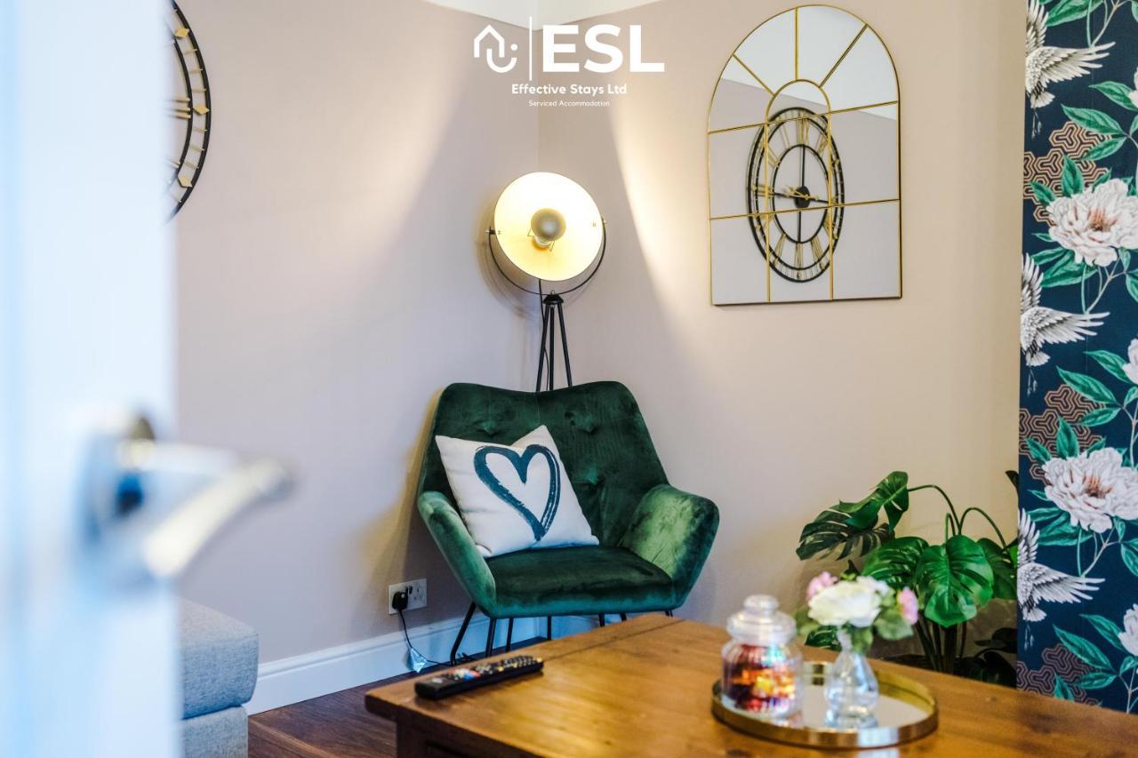 Open Plan - 3 Bedroom House - Garden And Outdoor Seating - Driveway Parking - Short Drive To City Centre Saughall المظهر الخارجي الصورة