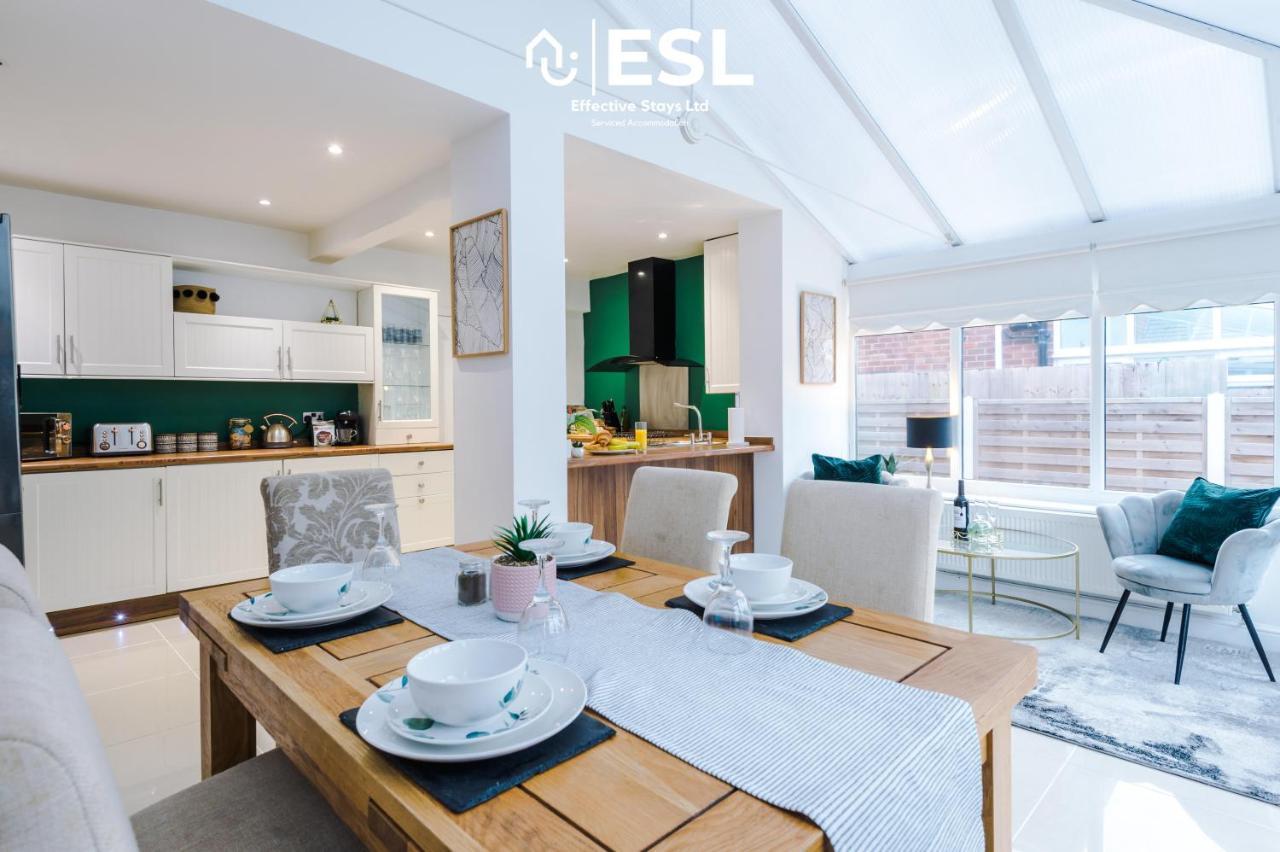Open Plan - 3 Bedroom House - Garden And Outdoor Seating - Driveway Parking - Short Drive To City Centre Saughall المظهر الخارجي الصورة
