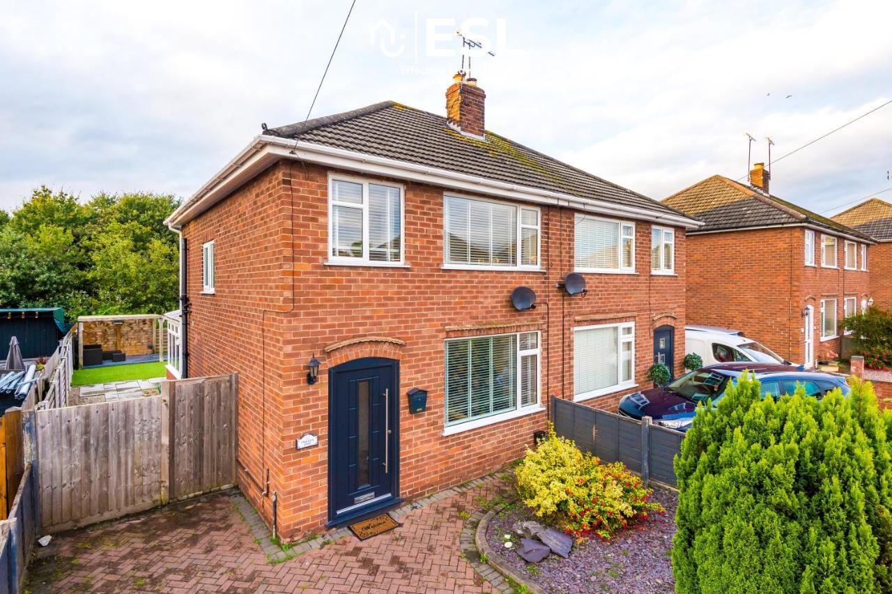 Open Plan - 3 Bedroom House - Garden And Outdoor Seating - Driveway Parking - Short Drive To City Centre Saughall المظهر الخارجي الصورة