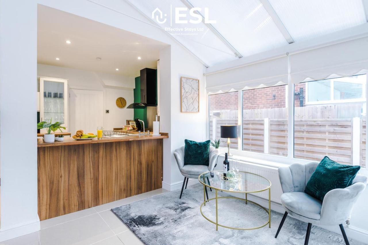 Open Plan - 3 Bedroom House - Garden And Outdoor Seating - Driveway Parking - Short Drive To City Centre Saughall المظهر الخارجي الصورة